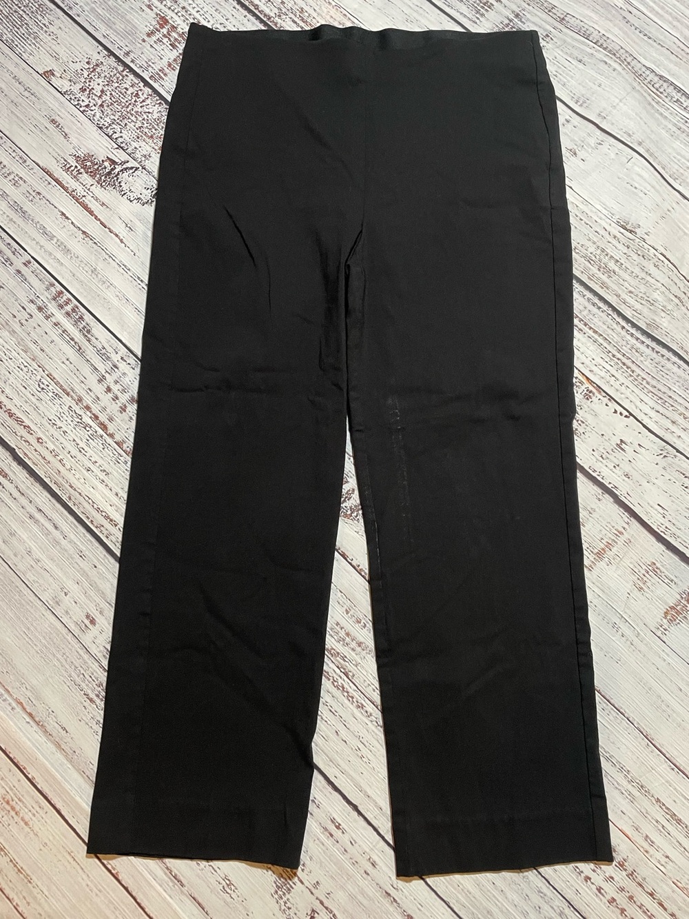 Chico's black pull-on cropped pants. Elastic Waist. Size 0.5. US 6